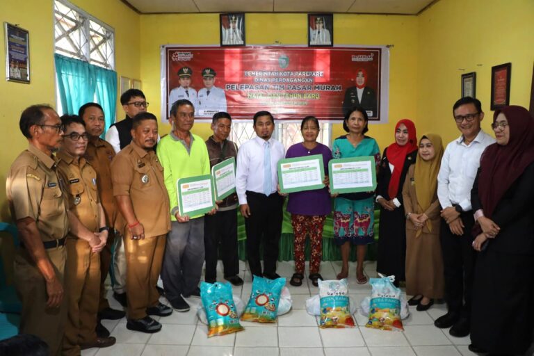 Tasming Hamid Lepas Tim Pasar Murah, Pemkot Parepare Salurkan 700 Paket untuk 22 Kelurahan