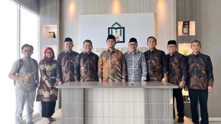 Prof. Andi Aderus Jadi Pendaftar Pertama Bakal Calon Rektor IAIN Parepare 2026–2030