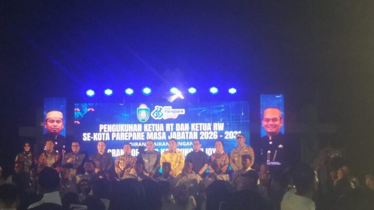 Wali Kota Parepare, Tasming Hamid, Kukuhkan Ketua RT dan RW Se-Kota Parepare Masa Jabatan 2026-2031 di Kampung Enjoy