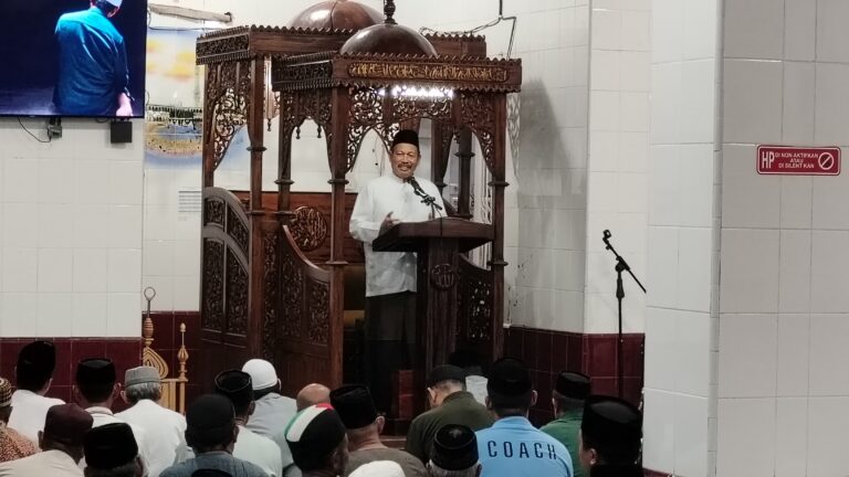 Kakanwil Kemenag Sulsel Sapa Jamaah Masjid Raya