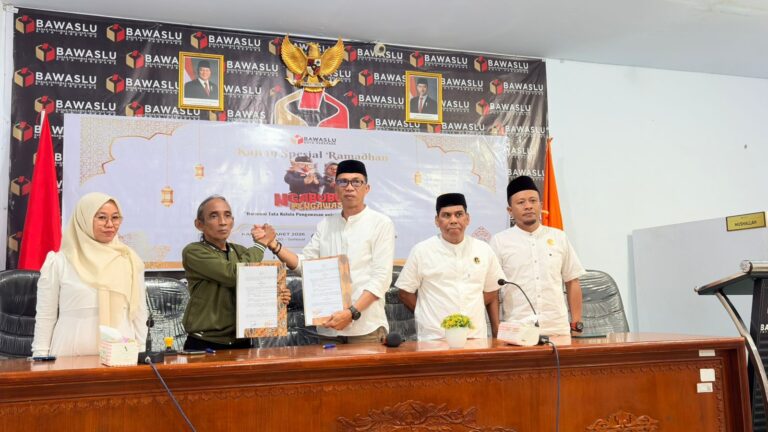 Bawaslu Parepare Gelar Ngabuburit Pengawasan dan Teken MoU Pendidikan Demokrasi Bersama PT Tinta Hijau Bersahaja