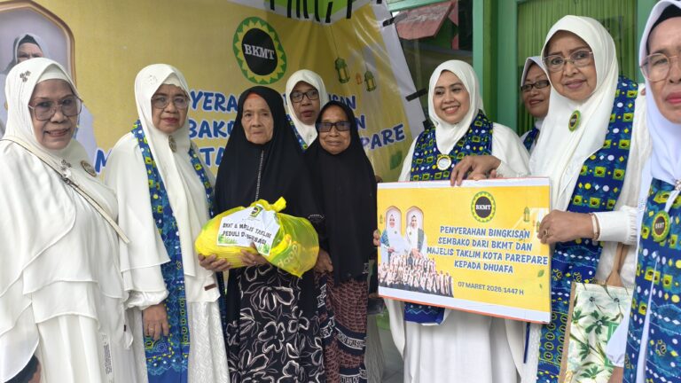 BKMT Kota Parepare Bagikan 500 Paket Sembako Bagi Kaum Dhuafa