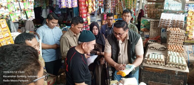 Satgas Saber Pelanggaran Harga, Keamanan dan Mutu Pangan Bappanas Lakukan Pengecekan Harga Serta Ketersediaan Bahan Pokok di Pasar Sentral Lakessi