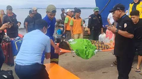 Penumpang Kapal Melahirkan Sesaat Sebelum Sandar Di pelabuhan Parepare