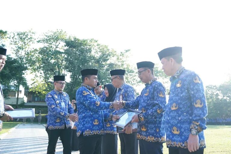 Bappeda Parepare Terima Penghargaan dari Wali Kota Atas Penggunaan Srikandi Terbanyak