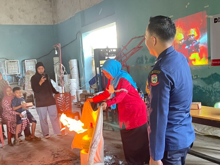 Pertamina Patra Niaga Regional Sulawesi Perkuat Edukasi Keselamatan, IT Makassar Gelar Pelatihan Penggunaan APAR untuk Masyarakat