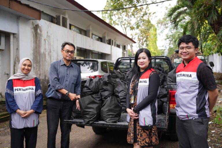 Pertamina Patra Niaga Sulawesi Salurkan Bantuan Ratusan Paket Sembako Jelang May Day 2026 di Sulawesi Selatan