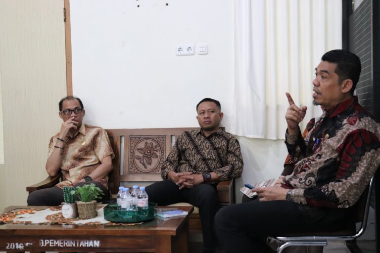 Bawaslu Parepare Bahas Draf Kesepakatan Bersama Pendidikan Politik Bersama Pemkot Parepare