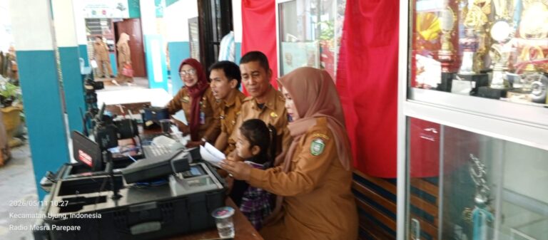 Disdukcapil Parepare “Goes to School”, Siswa SMA 4 Mulai Lakukan Perekaman KTP-el