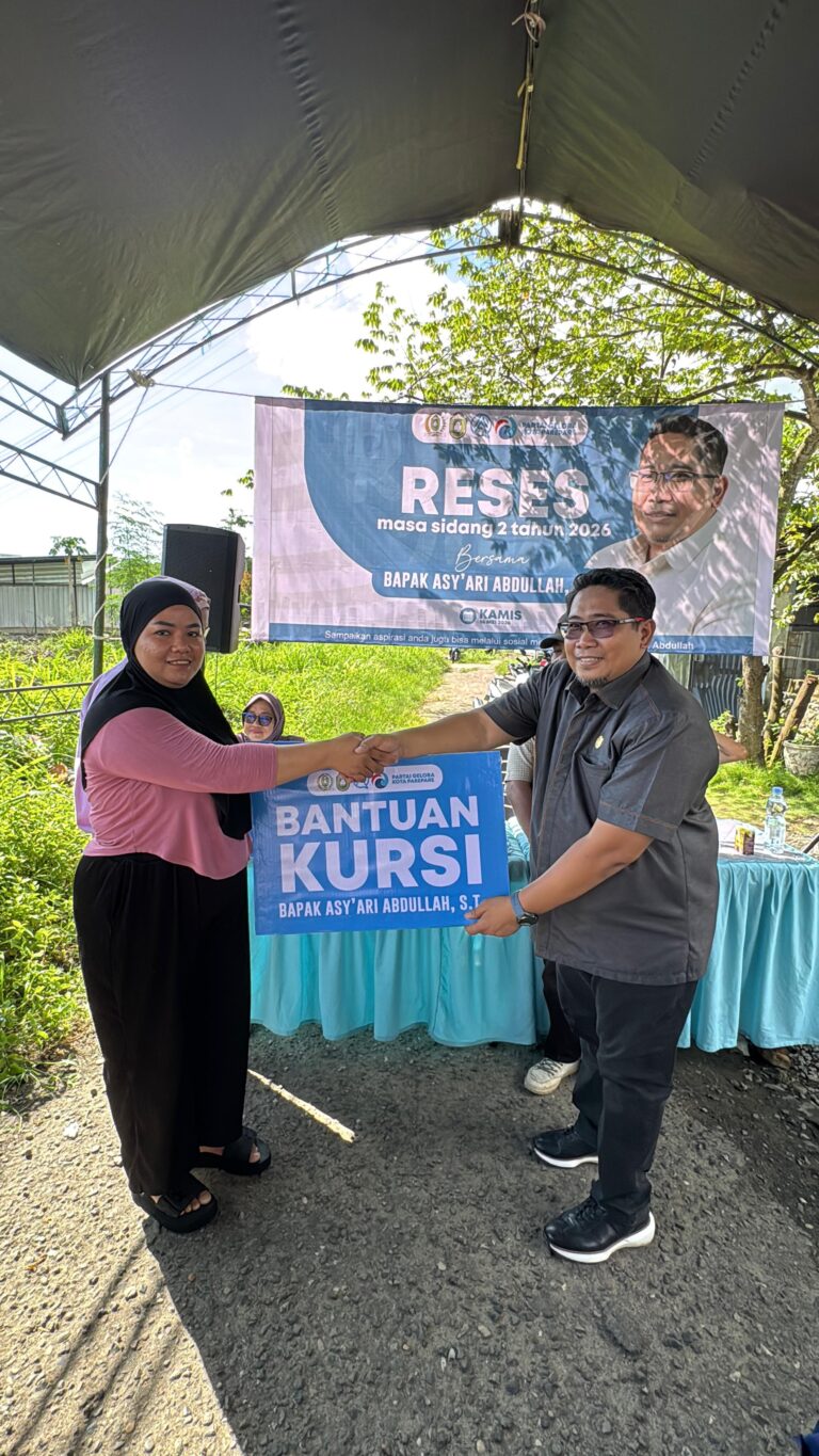 Asy’ari Abdullah Salurkan Ratusan Kursi untuk Warga Saat Reses di Galung Maloang