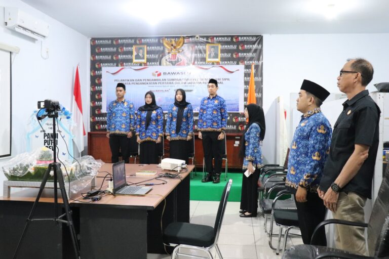 Bawaslu RI Lantik PNS dan Pejabat Fungsional, Tiga Pegawai Sekretariat Bawaslu Parepare Resmi Diambil Sumpah