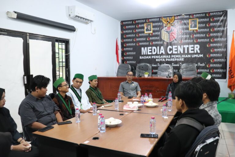 Bawaslu Kota Parepare dan HMI Jalin Sinergi Lewat MoU Pengawasan Partisipatif