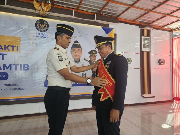 Lapas Parepare Laksakan Wisuda Purnabakti Sekaligus Pelepasan Pindah Tugas Pegawai