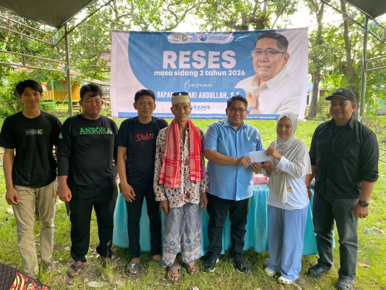 Asyari Abdullah Serahkan Bantuan Pembangunan Masjid saat Reses di Lappa Anging