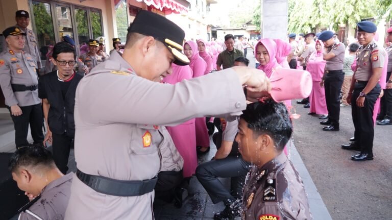 Sujud Syukur, Memaknai Upacara Kenaikan Pangkat Setingkat Lebih Tinggi di Polres Parepare