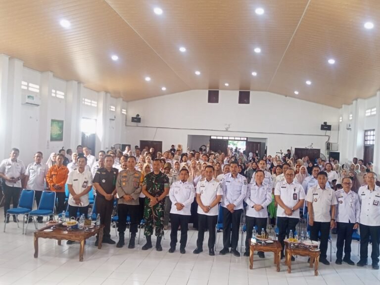 Wujudkan Janji Politik, Pemkot Parepare Kembali Bagikan Seragam Sekolah Gratis bagi Siswa Baru