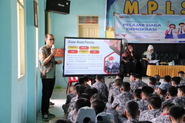 Bawaslu Kota Parepare Perkuat Pendidikan Demokrasi bagi Pelajar melalui Program Bawaslu Menyapa Gen Z di SMAN 1 Parepare