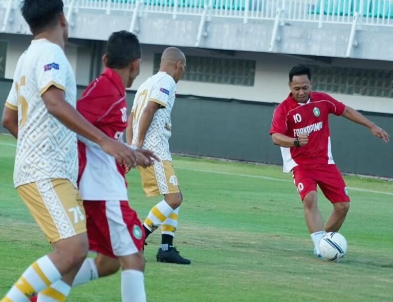 Jalin Silaturahmi dan Perkuat Sinergitas Kapolres Parepare Hadiri Pertandingan Sepakbola Persahabatan, Unsur Forkopimda