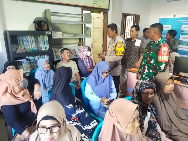 Polri Hadir untuk Masyarakat, Kapolsek Ujung Apresiasi Bhabinkamtibmas Dampingi Cek Kesehatan Lansia