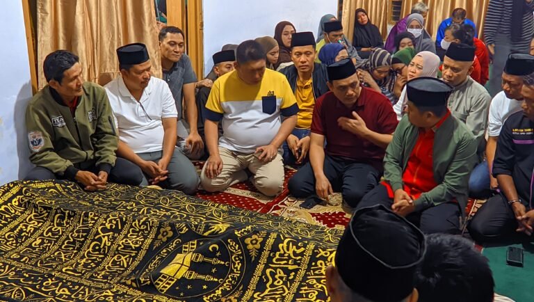 Ayahanda Wakil Walikota Parepare Meninggal, Personil Polsek Ujung Lakukan Pengamanan Dirumah Duka