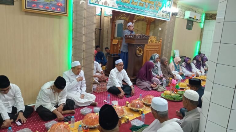 Bhabinkamtibmas Polsek Ujung Hadir di Tengah Peringatan Maulid Nabi Muhammad SAW, Beri Rasa Aman