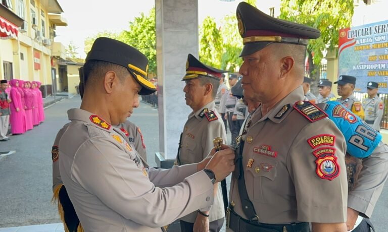 Kapolres Parepare Pimpin Upacara Serah Terima Jabatan, Kabag SDM dan Kasi Propam Polres Parepare,