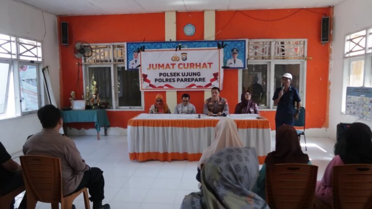 Jumat Curhat di Labukkang, Kapolsek Ujung Ingatkan Warga Waspadai Bahaya Kebakaran