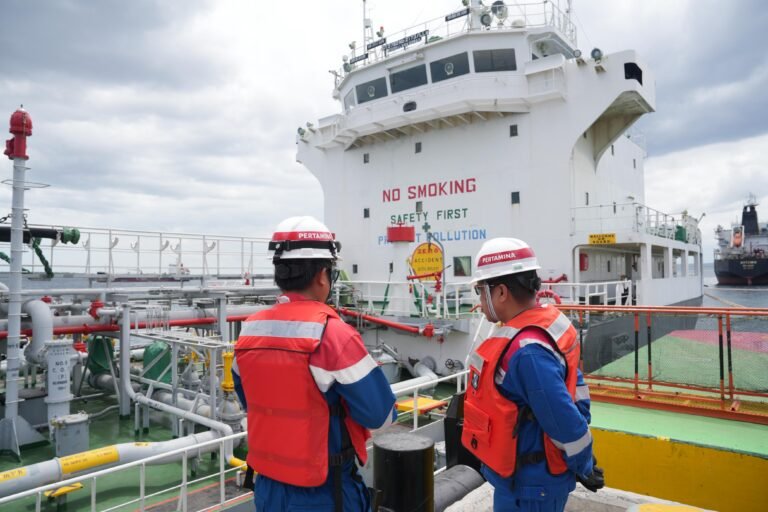 Pertamina Patra Niaga Regional Sulawesi dan Pemerintah Tinjau Langsung FT Bau-Bau, Pastikan Keandalan Distribusi Energi Indonesia Timur