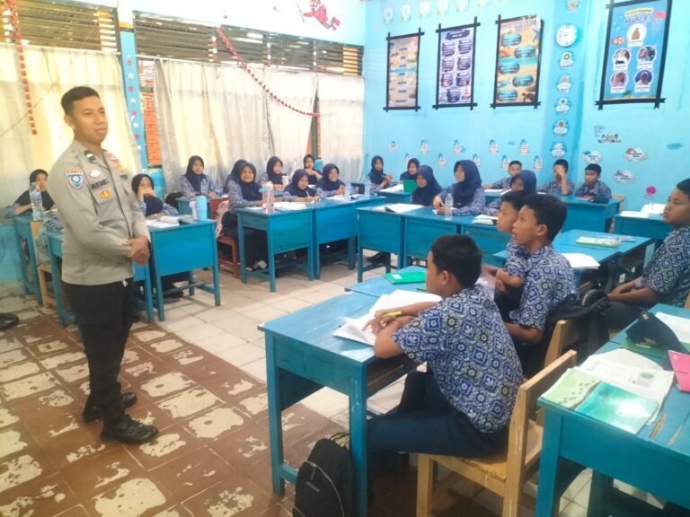 Polres Parepare Turun ke Sekolah, Ingatkan Siswa SMP 2 Soal Bahaya Narkoba dan Berkendara di Bawah Umur