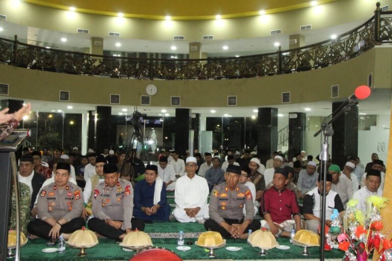 Waka Polres Parepare Hadiri Peringatan Maulid Nabi di Masjid Terapung B.J. Habibie