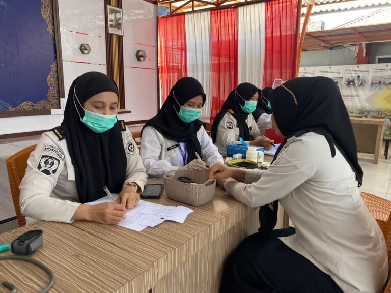 Wujudkan Lingkungan Pemasyarakatan yang Sehat, Lapas Parepare kembali Gelar Program Rutin Cek Kesehatan Gratis