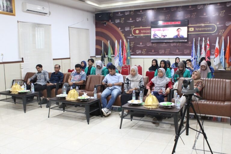 Sambut Tahapan Pemilu Mendatang, KPU Parepare Gelar Bedah Buku “Kerumitan Teknis Pemilu di Indonesia”