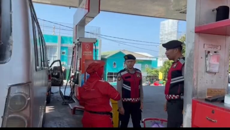 Antisipasi Antrean BBM, Sat Samapta Polres Parepare Patroli SPBU