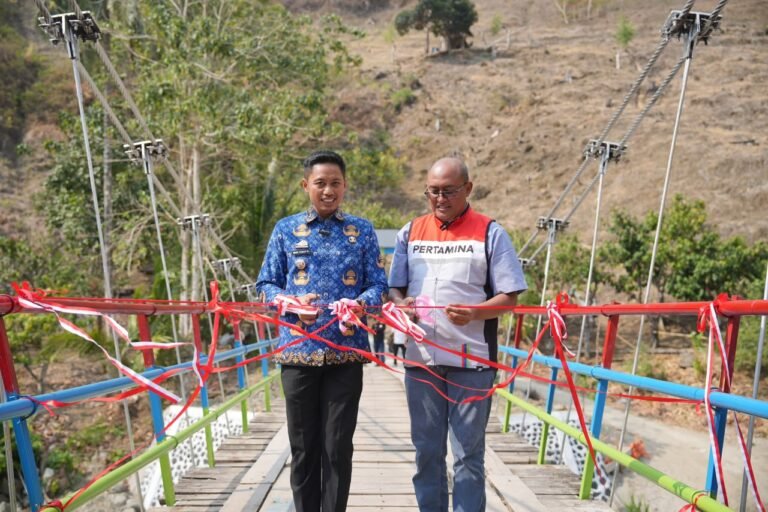 Langkah Warga Pegunungan Kini Semakin Aman, Pertamina Resmikan Rehabilitasi Jembatan Gantung Kaluppini di Enrekang