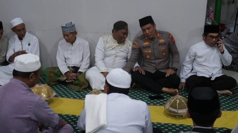 Kapolsek dan Camat Ujung Hadiri Maulid Nabi, Hadir di Tengah Warga Berikan Dukungan Moral