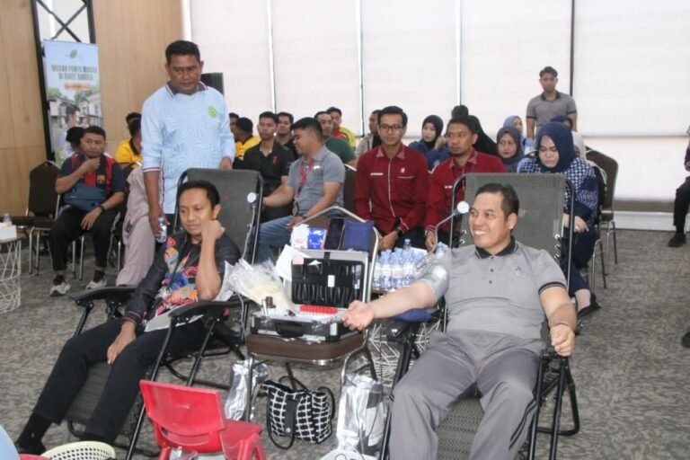 Sambut HUT ke-28, Bank Mandiri Parepare Gelar Donor Darah, Waka Polres Ikut Berdonor
