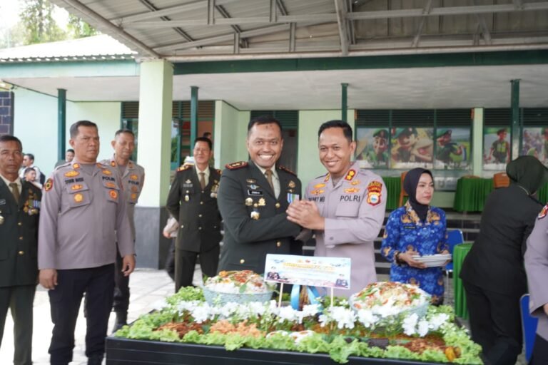 Sinergitas TNI-Polri Kota Parepare: Kapolres Beri Kejutan Spesial di Hari Ulang Tahun TNI ke-81