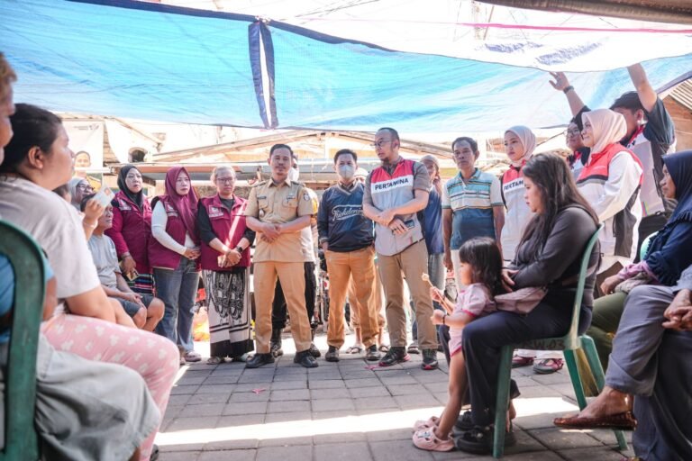 Pertamina Patra Niaga Regional Sulawesi Salurkan 2.000 Paket Sembako untuk Warga Prasejahtera
