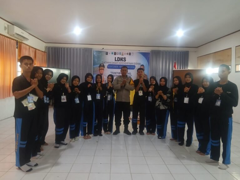 Bukan Sekadar Kunjungan, Bhabinkamtibmas Hadir di SMAN 4 Parepare saat LDKS