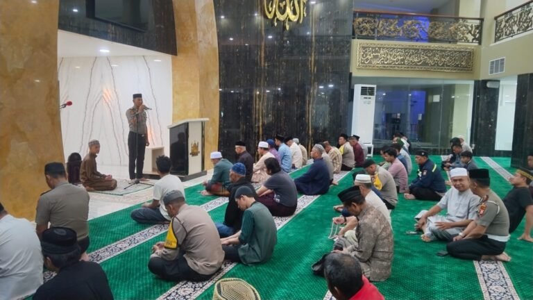 Cara Polres Parepare Bikin Polisi Terasa Dekat: Mulai dari Subuh di Masjid Terapung