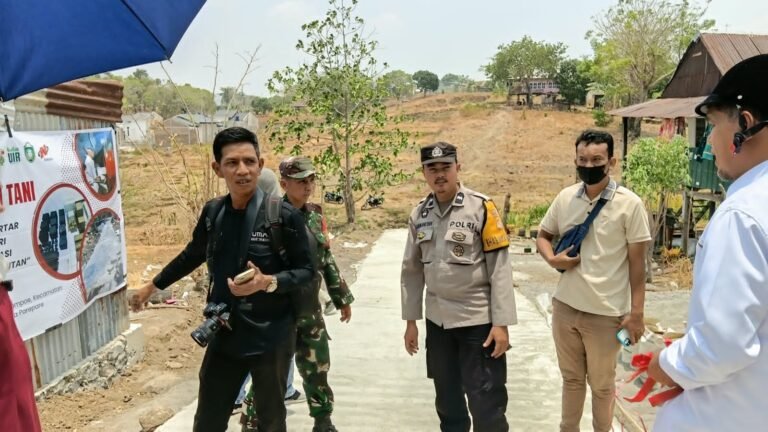 Akses Kebun Warga Lompoe Diperbaiki, Bhabinkamtibmas Ingatkan Pentingnya Gotong Royong